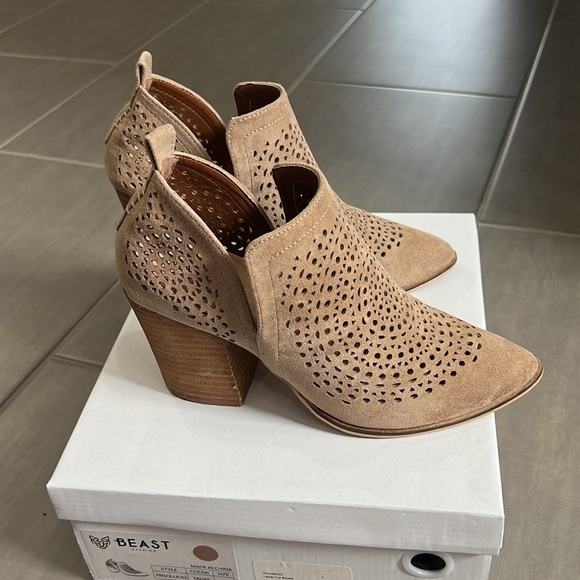 Beast booties - Picture 3 of 7